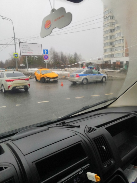 Пересечение улицы Айвазовского и Соловьиного проезда.