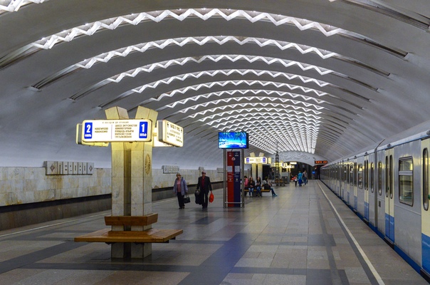Трагедия в московском метро: спасти пассажира не удалось