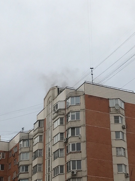 На третьем этаже на съемной квартире в Бутово у двух девушек загорелась проводка. Они...