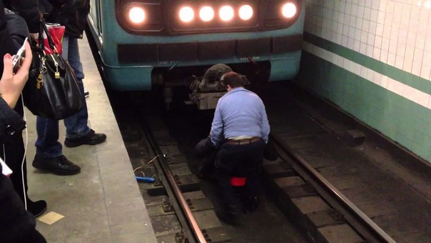 Мужчина выжил после падения под прибывающий поезд на станции «Котельники» Таганско-Краснопресненской...