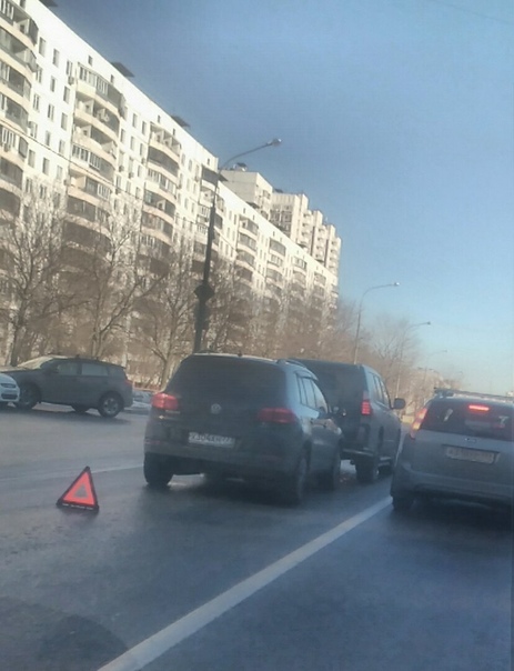 Кировоградская улица в сторону Сумского проезда за 3 минуты 3 аварии. Будьте аккуратны, на дороге ск...