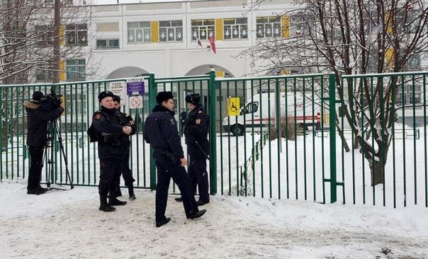 Двум московским школьникам предъявили обвинение в причинении тяжких травм подростку, сообщила Агентс...