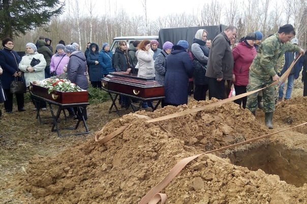 Бабушка погибшей в аварии вместе с дочерью женщины на Можайском шоссе в Москве умерла от разрыва сер...
