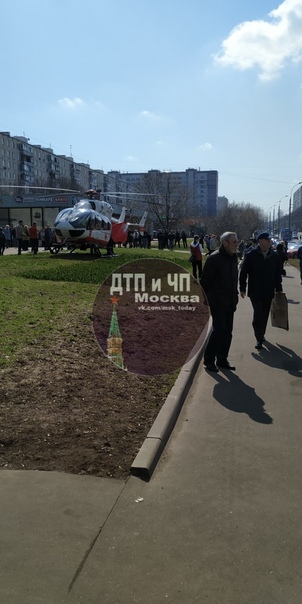 На улице Молостовых, напротив центра госуслуг, сбили девчонку лет 7-8. Выелетела на пешеходку на сам...