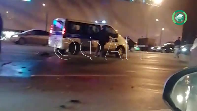 Появилось видео последствий аварии, произошедшей на Кутузовском проспекте в 21-00 13.04.2019.