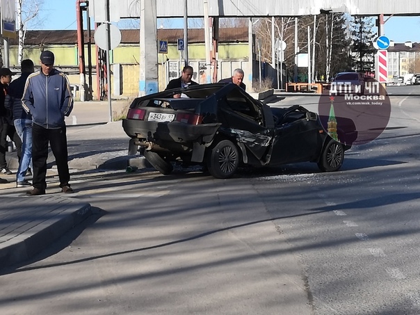 Сегодня утром, в 6.45, в поселке Вёшки (городской округ Мытищи) легковушка шла на обгон трёх машин, ...