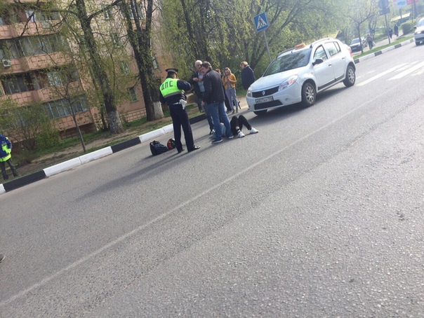 Таксист сбил девушку на пешеходе от ул. Подъячева к ул. Вокзальной.