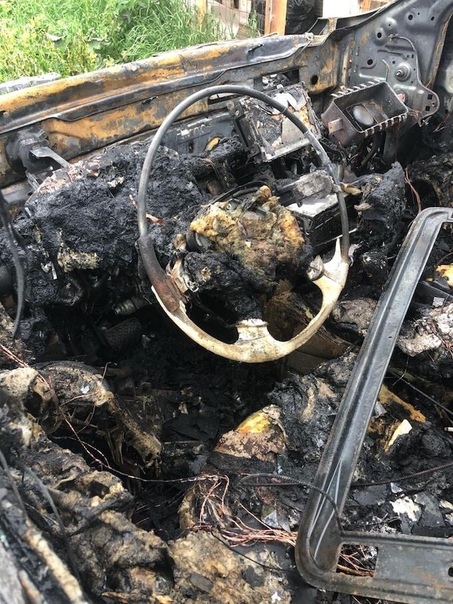 Вчера в д. Паниково сгорел, ну или сожгли, Infiniti. Машина принадлежала известному ...