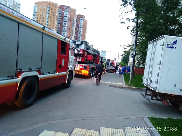 Горит квартира на 8 этаже. Щёлковское шоссе 44к5. Жильцов эвакуировали.