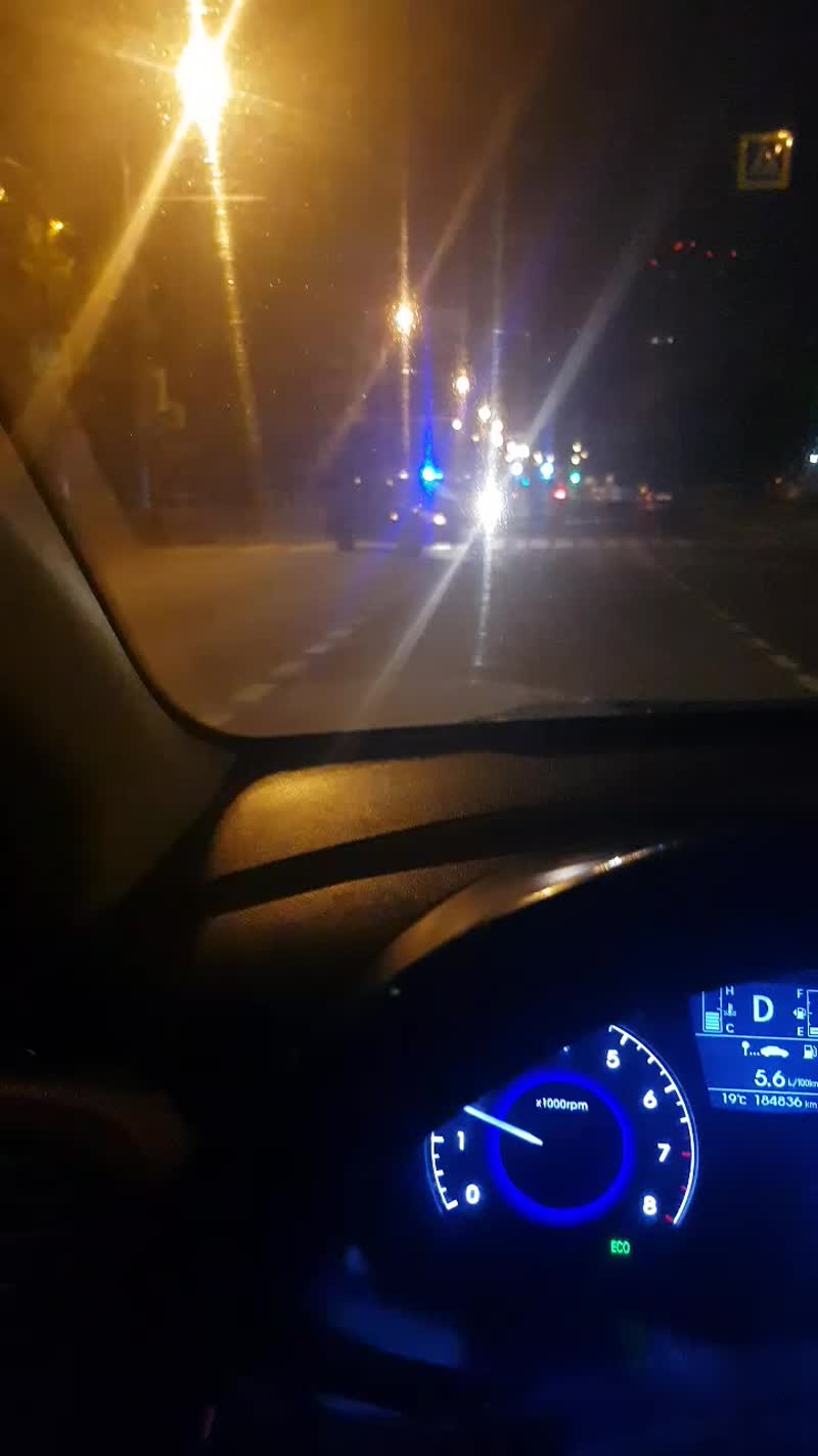 Сегодня ночью на Клинской улице Митсубиси, видимо, зацепил полицейских