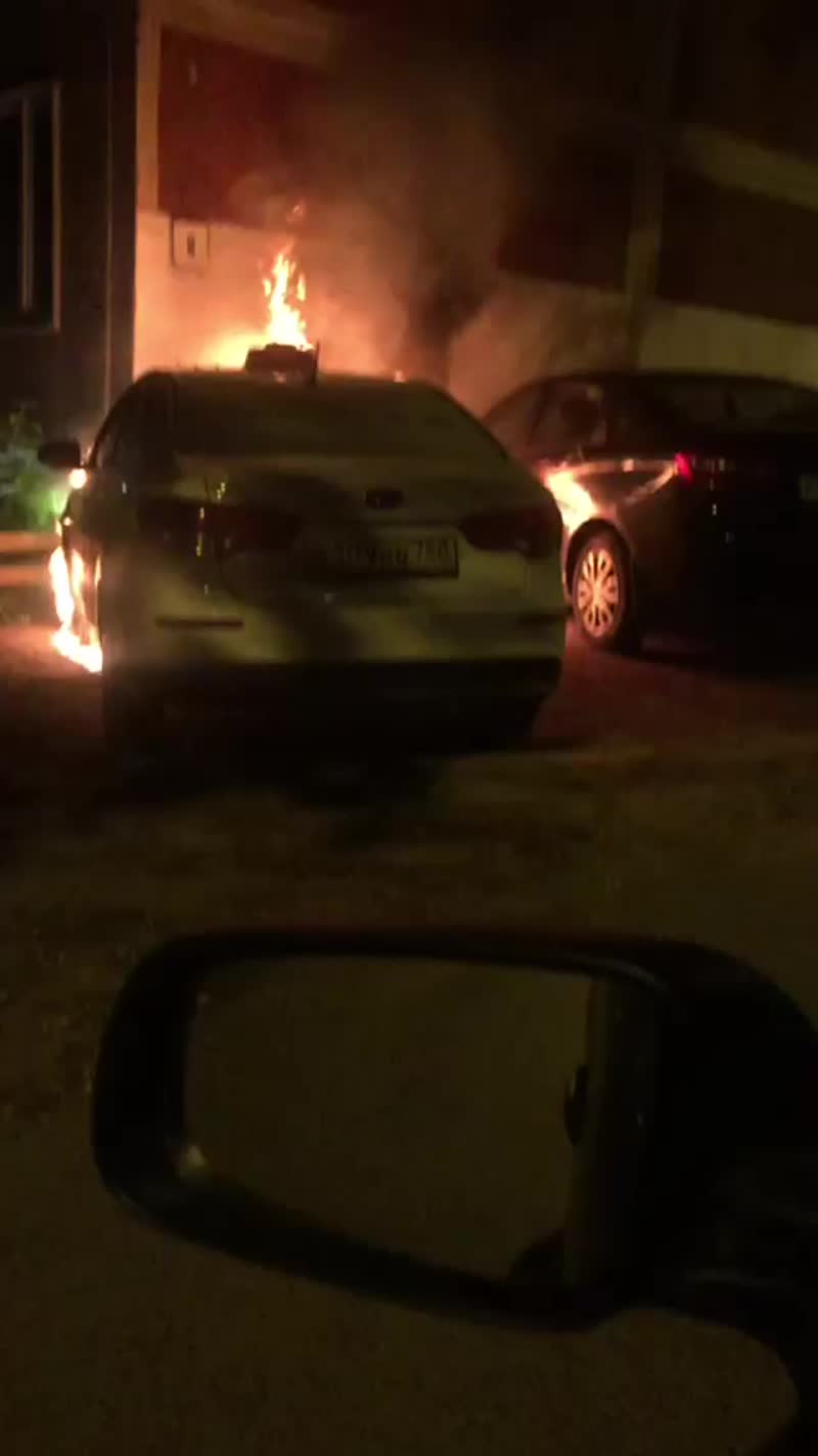 В Дмитрове на ул. Космонавтов, 8 сгорело такси.