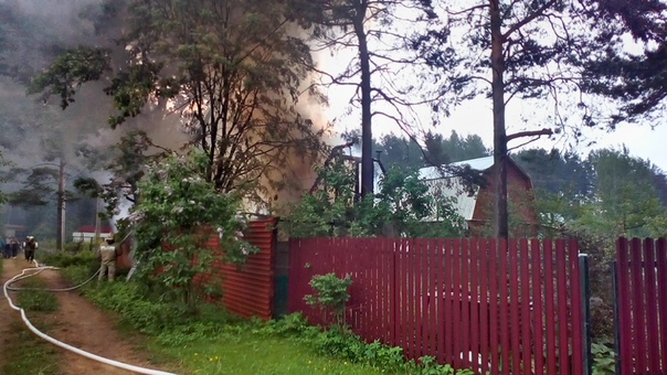 В Орудьеве сгорел дом от шаровой молнии. К счастью, никого не было на участке, никто не пострадал.