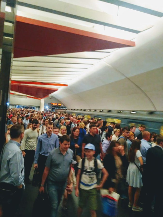 Фиолетовая ветка метро оказалась перегружена после открытия Некрасовской линии 
 
Сегодня утром моск...