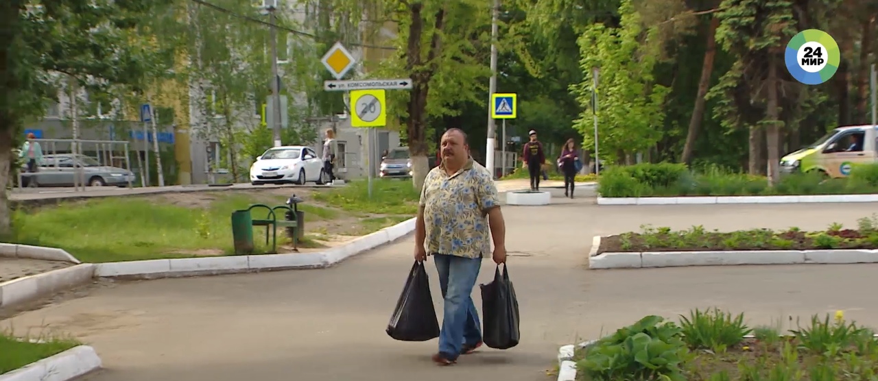 Бывший врач из Одинцово покупает и раздает продукты нуждающимся.
 
Виктор Дядюнов долгое время работ...