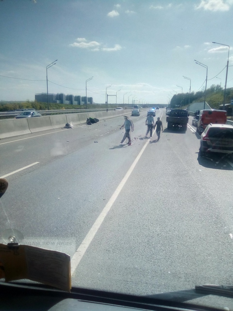 Минское шоссе сразу после развязки с Можайским, Мот  и газель, пилота нет, видимо увезли уже
