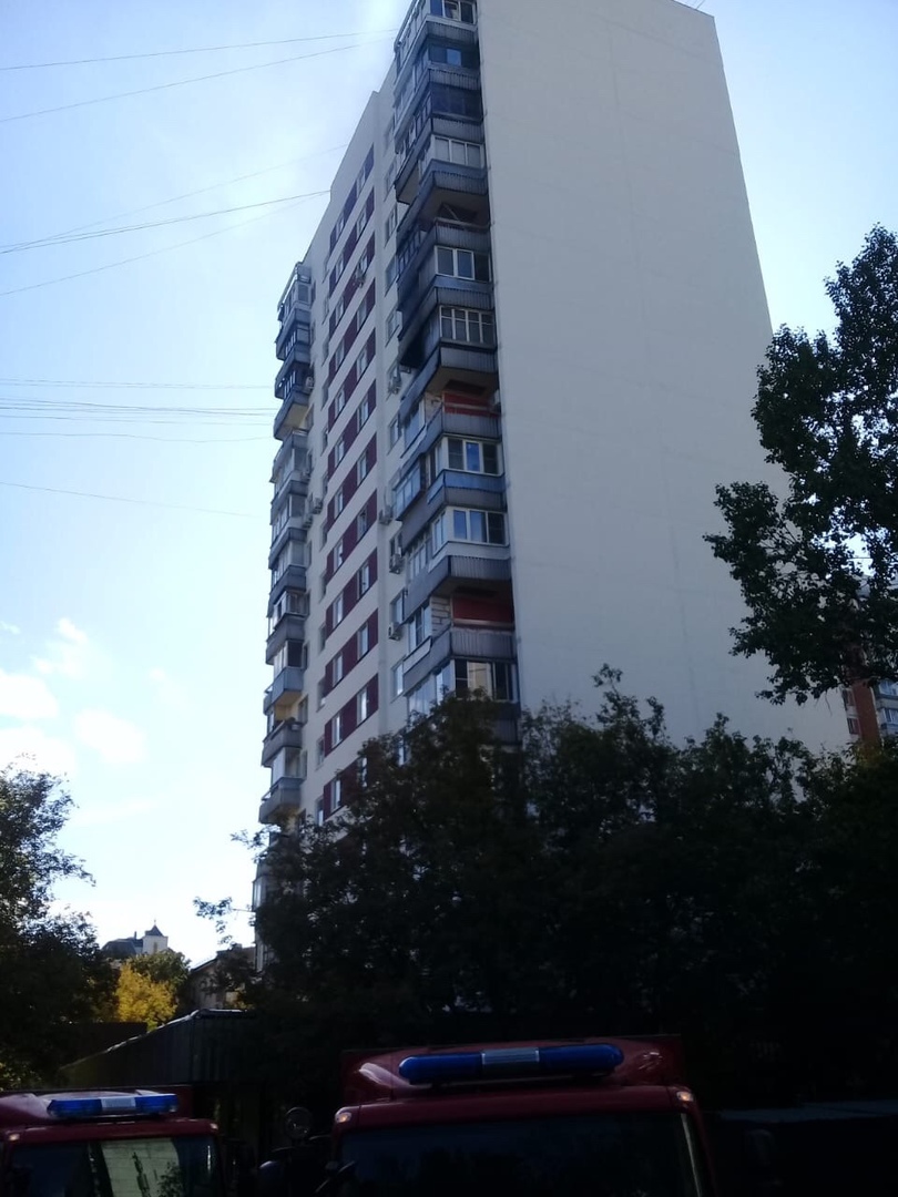 Пожар на балконе дома 32/2 по Маршала Тухачевского, уже второй раз за 5 лет, из за бычков с с верхни...
