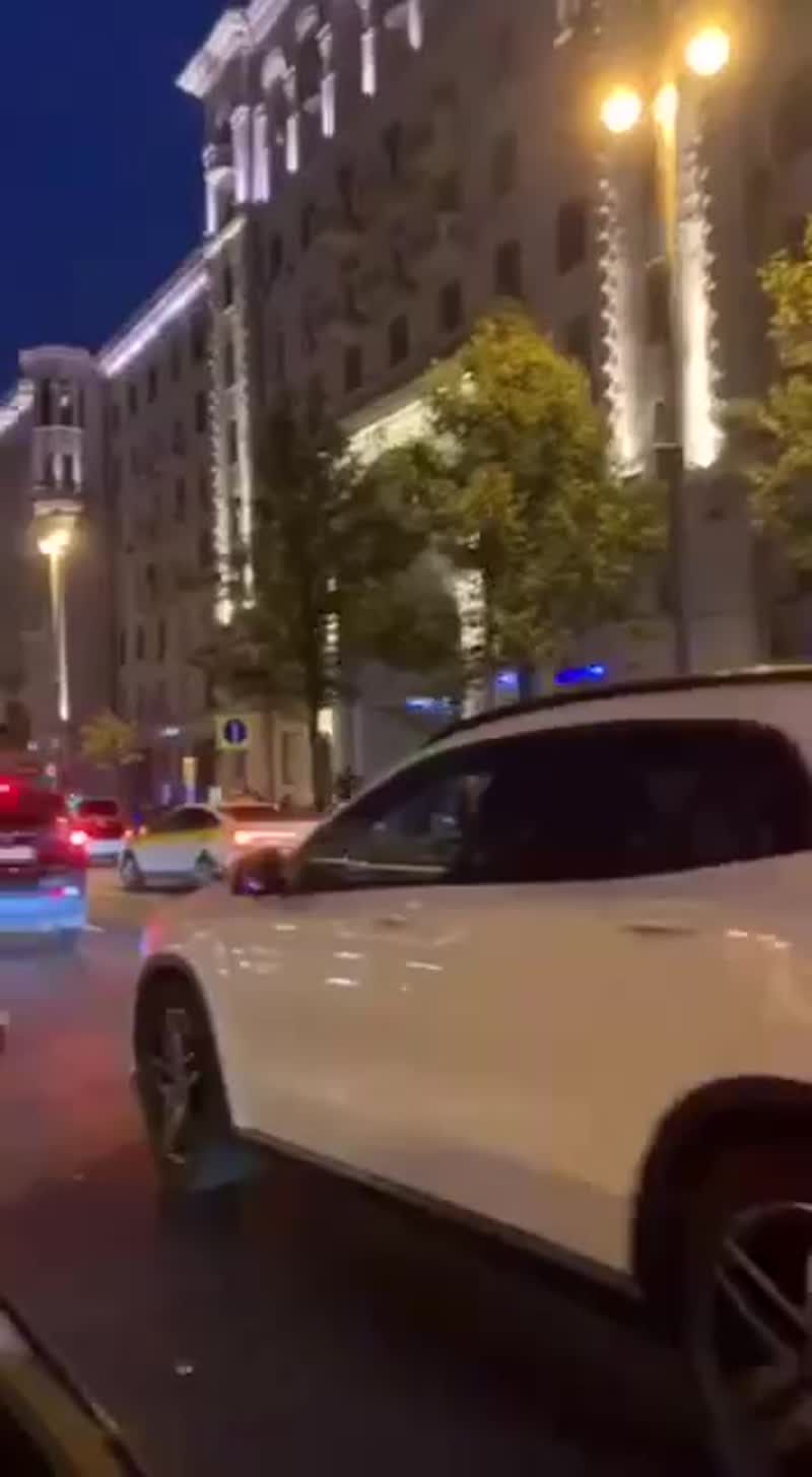 На Тверской улице горит автобус