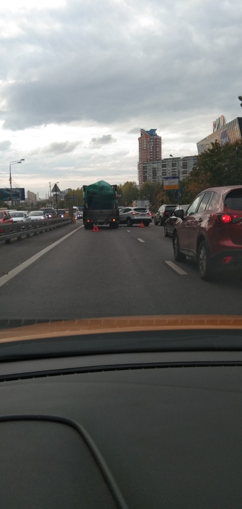 Обручева, перед поворотом на Ленинский в сторону МКАДа, актуально на 17:50