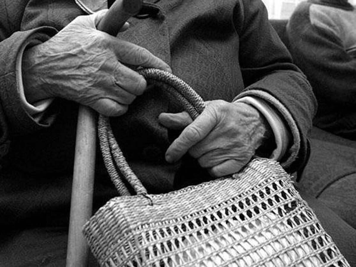 В Гольяново приезжий грабил старушек. 

12 сентября пожилая леди возвращалась домой из «Пятерочки», ...
