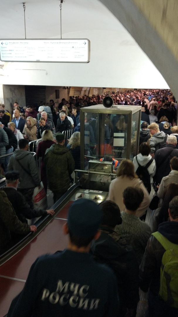 Нет движения на серой ветке от Савеловской до Серпуховской, актуально на 17:30