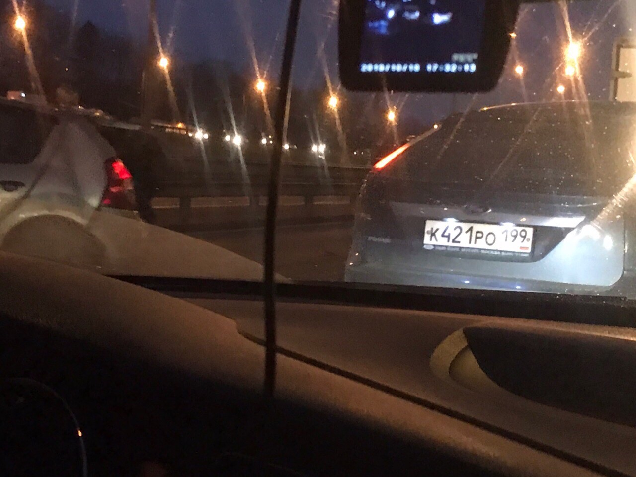 Симферополька в сторону Москвы,авария.2 полосы блокированы.Свободна 1 полоса от обочины.