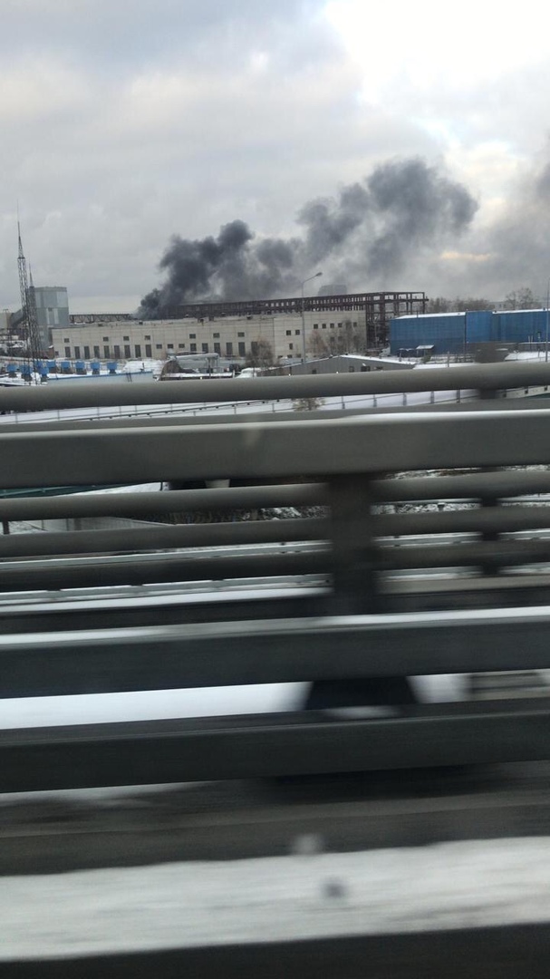 Крупный пожар охватил складское помещение на востоке Москвы в районе улицы Электродной. Густой столб...