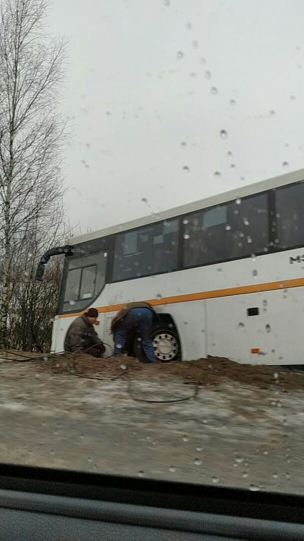 Автобус занесло на трассе под Павловским Посадом (24-й маршрут). Жертв нет.