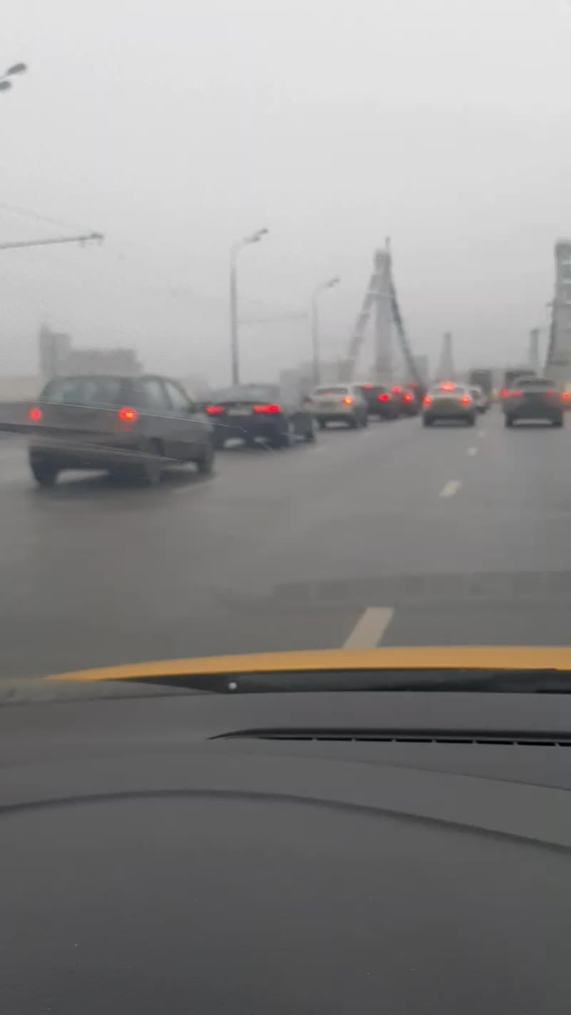 Попрыгун на Крымском

UPD: Движение по Крымскому мосту в Москве почти полностью перекрыто: на одну и...