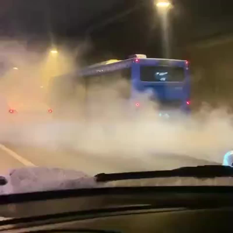 Автобус едет на дровах по ТТК в Лефортовском туннеле