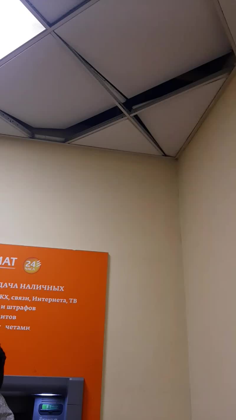В Дмитрове самопроизвольно открываются врата в ... (сами вставьте слово) в отделении Сбербанка на ул...