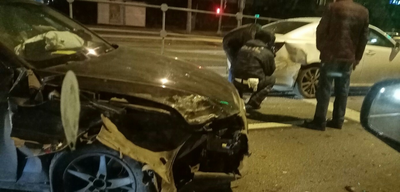 Вчера поздно вечером произошла авария на ул. Чертановская в сторону кинотеатра Ашхаба...