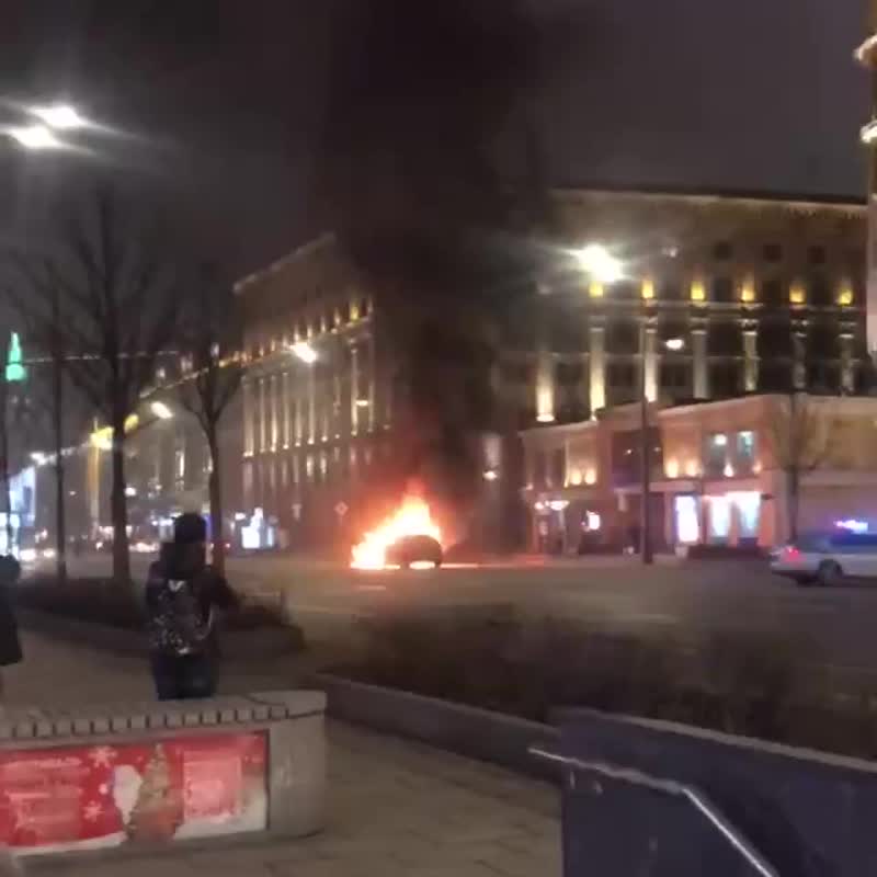 На Садовом вроде горит авто.