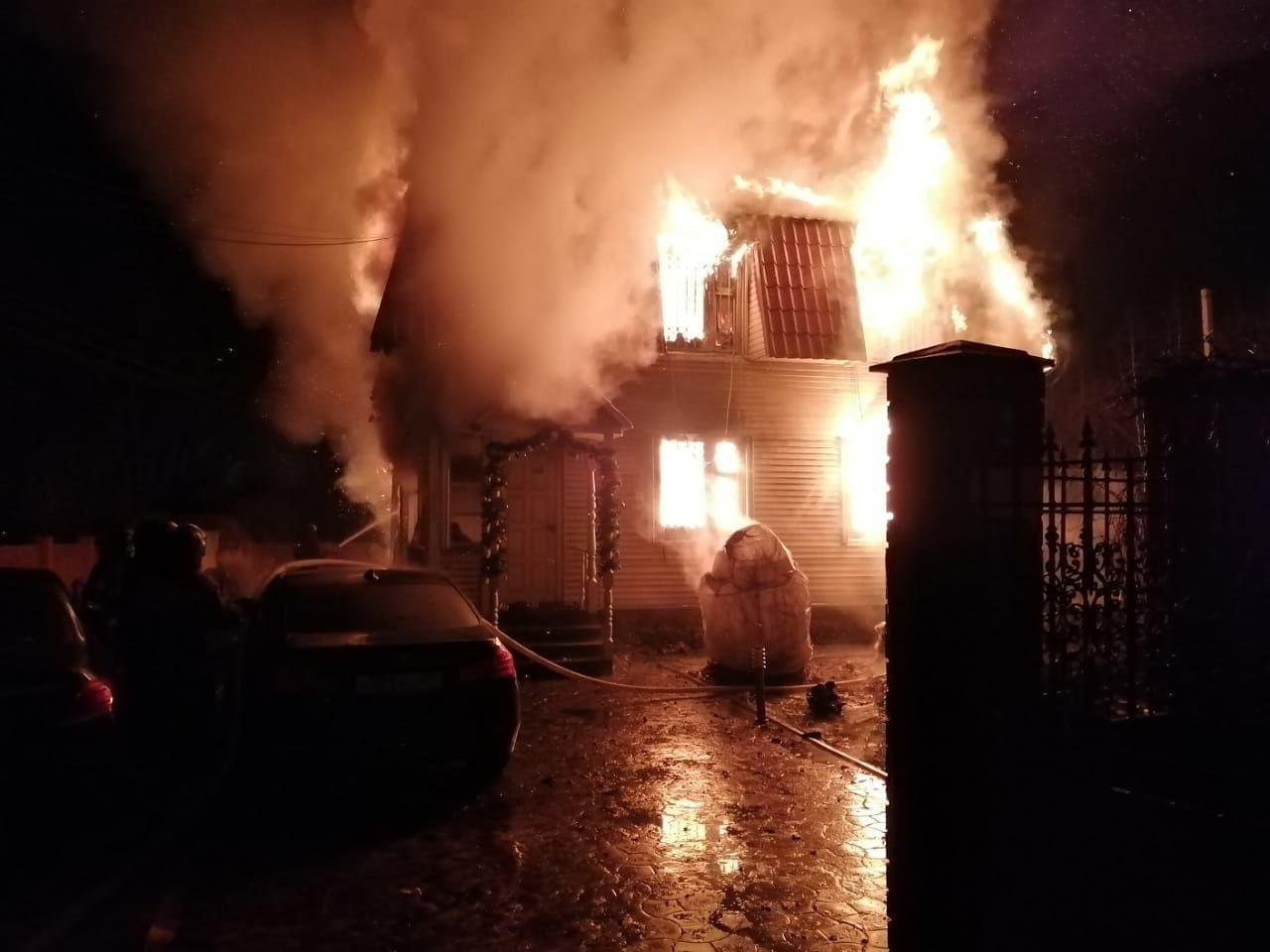 Крупный пожар произошел в дачном доме в СНТ «Борисовка» под Подольском. Без жертв, к сожалению, не о...