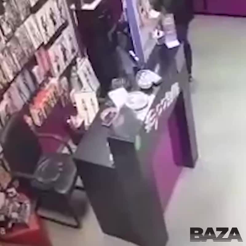 Полиция Москвы разыскивает похитителя женских бёдер. Попу украли из интим-магазина в Жулебино. 

К п...