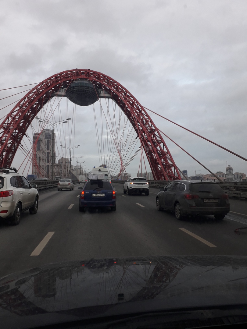 Живописный мост в сторону Москвы в данный момент. Догонялки удались. Пробка от выезда из тоннеля.