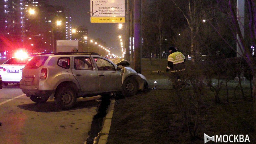 Четыре машины столкнулись на Волгоградском проспекте, в аварии пострадали два человека.