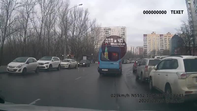ДТП в Домодедово на улице Заповедная 25.01.2020.
Легкомысленная Volvo и маршрутка.