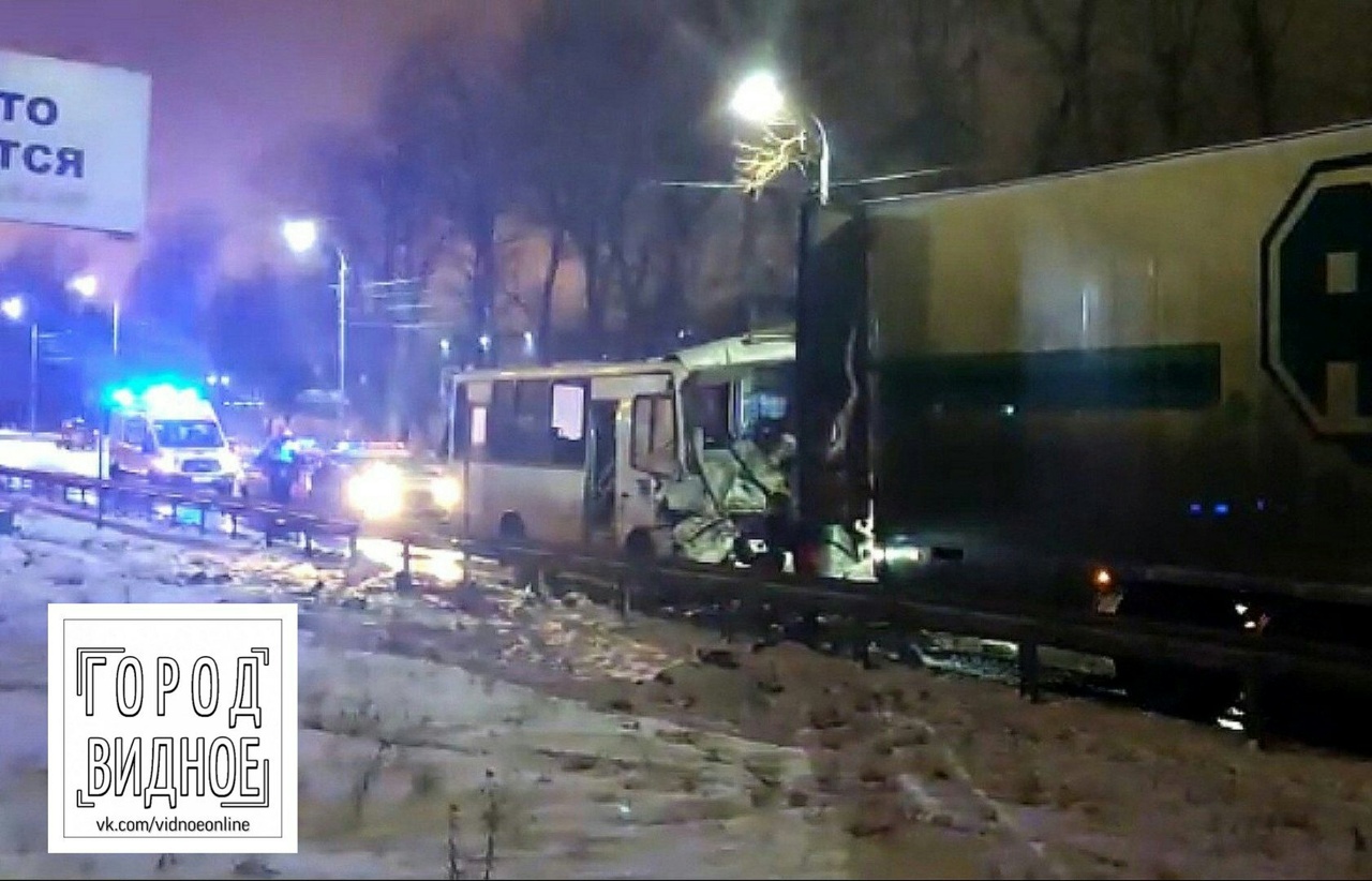 В Видном сегодня ночью произошло ДТП с участием автобуса и грузового автомобиля.  По предварительной...