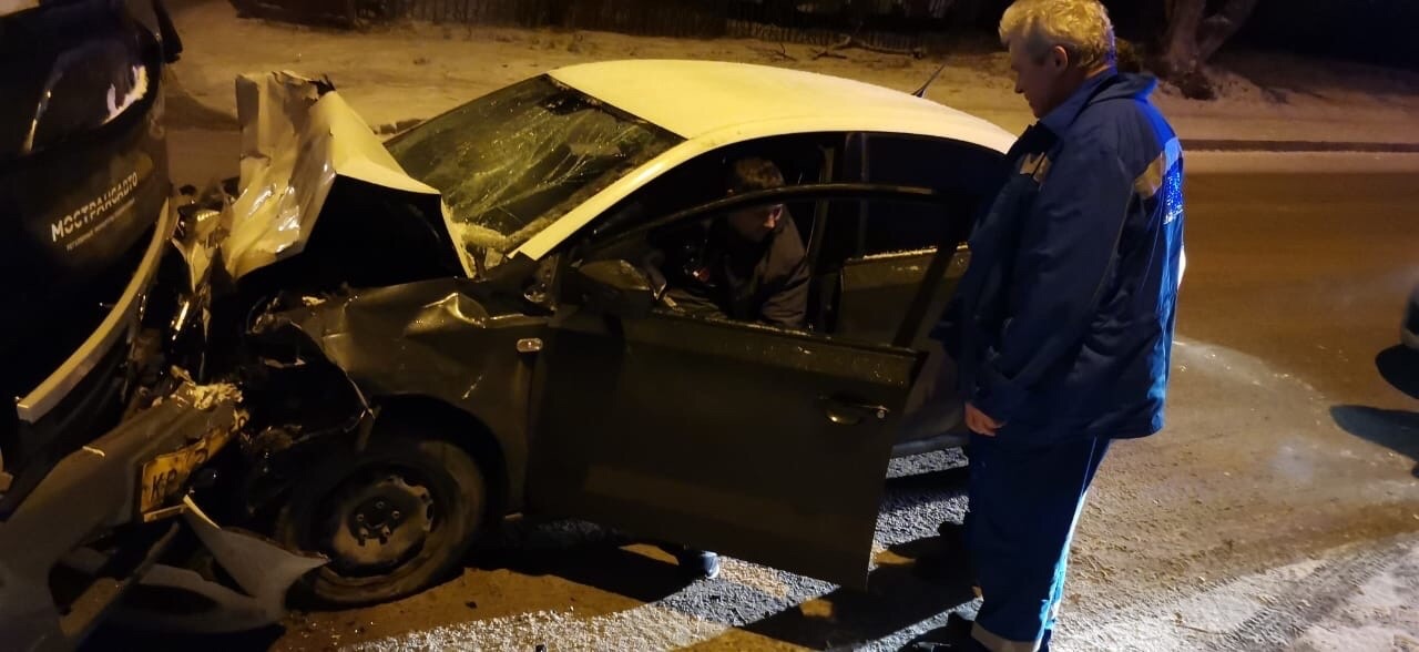 Угнанный автомобиль Попал в ДТП на улице Текстильщиков в Домодедово 
Автомобиль марки Volkswagen гос...