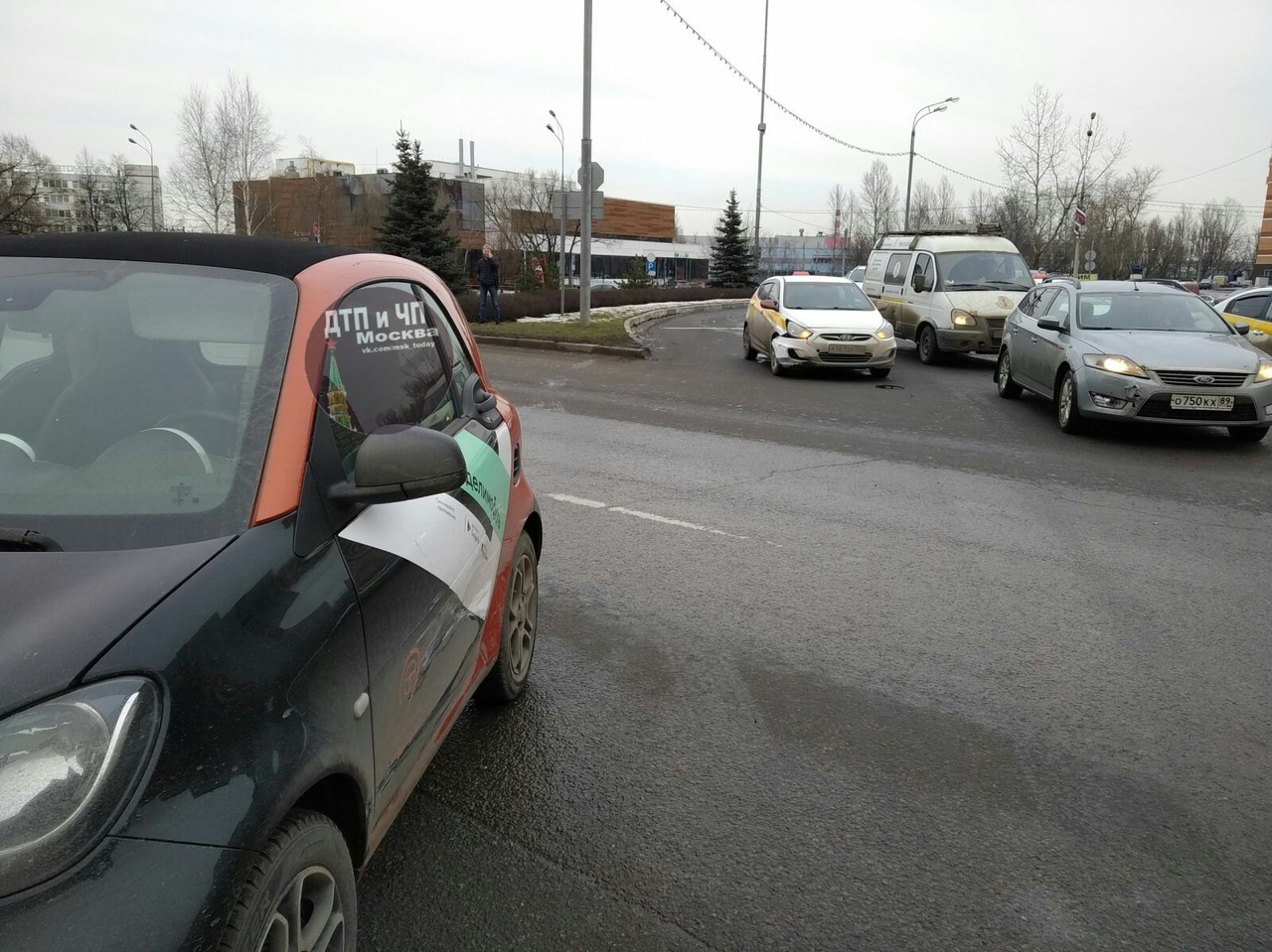 ДТП в Мытищах - Такси против Каршеринга.