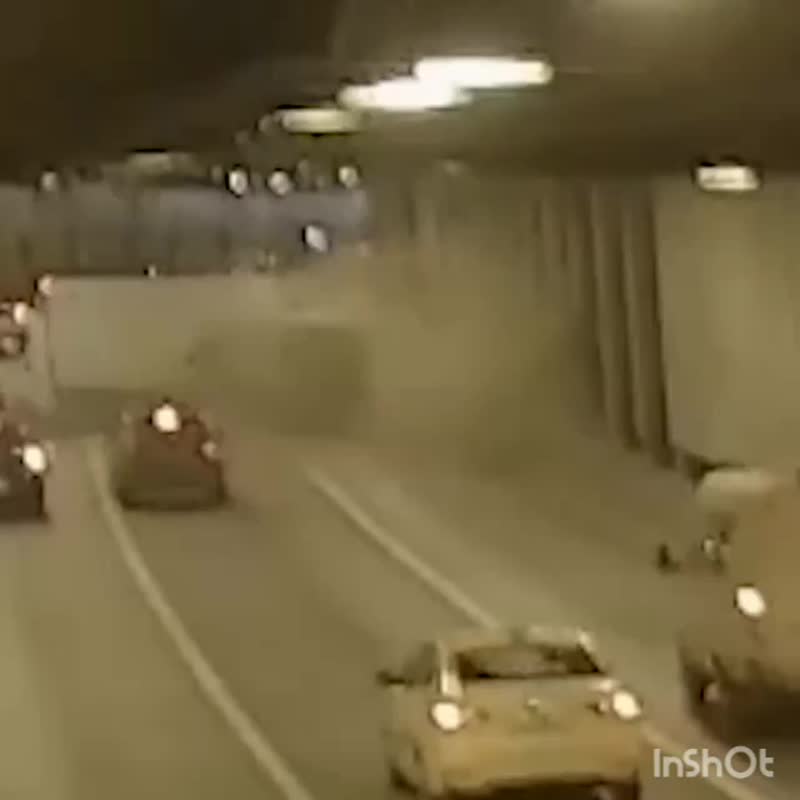 Очередное видео на тему как не надо перестраиваться. Кутузовский тоннель.