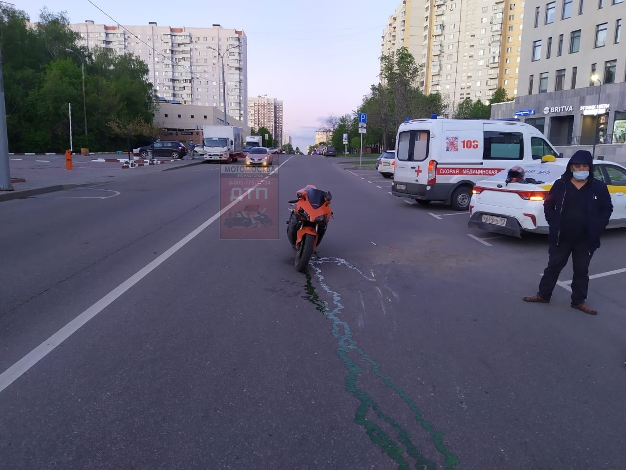 15.05.20 20:42 ДТП, улица Маршала Захарова, дом 6 к1. Мотоцикл/такси, пострадавших по здоровью нет.