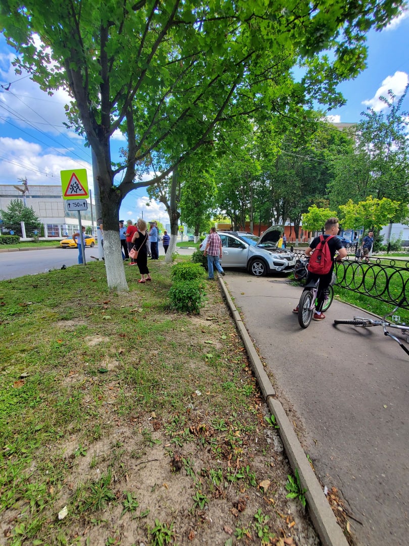 МО, Подольск, ул. Машиностроителей, 26, рядом с магазином "Маринка". По свидетельствам очевидцев, мо...