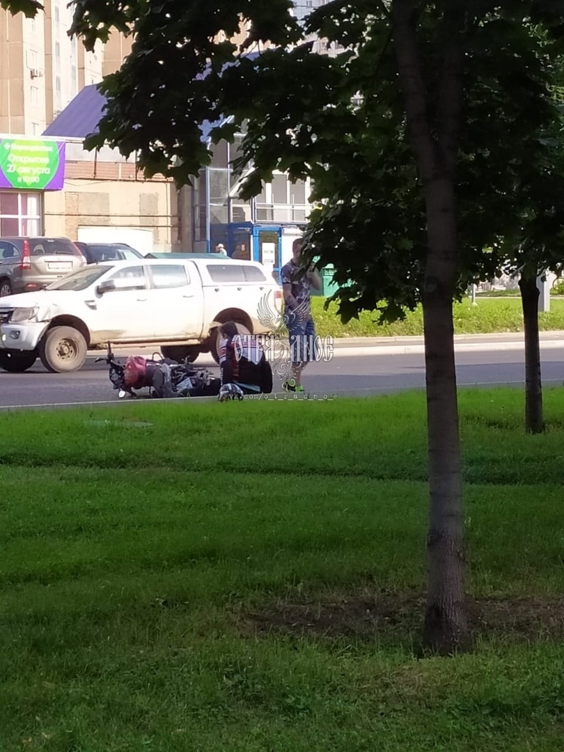 ДТП на Алтуфьевском шоссе, 40, у магазина "Перекресток". С мотоциклистом всё хорошо.