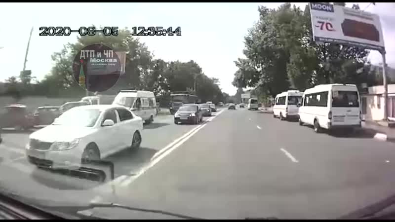 В данной ситуации водитель FIAT DUCATO, на чей видеорегистратор было заснято ДТП, при оформлении со ...