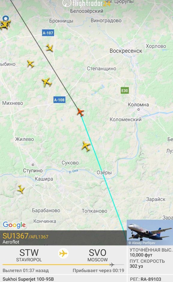 Над Коломной сейчас пролетает самолёт Sukhoi Superjet 100, который в воздухе подал сигнал об экстрен...