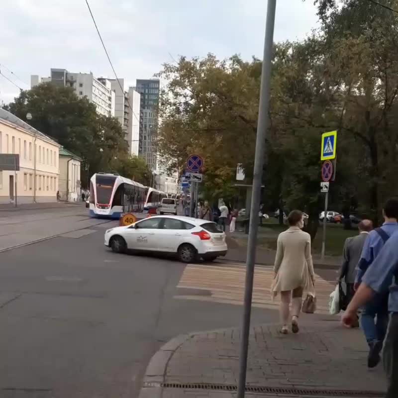 Из-за ДТП у Денисовского переулка трамваи стоят