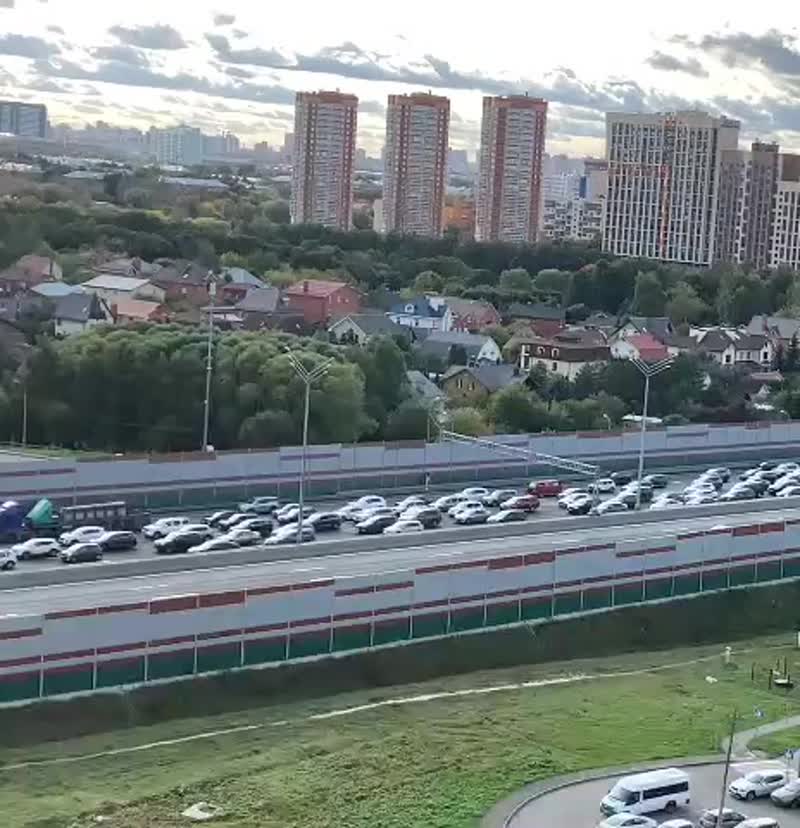 На трассе М-11 «Москва-Химки» произошло ДТП между двумя легковыми автомобилями, санитарный вертолёт ...