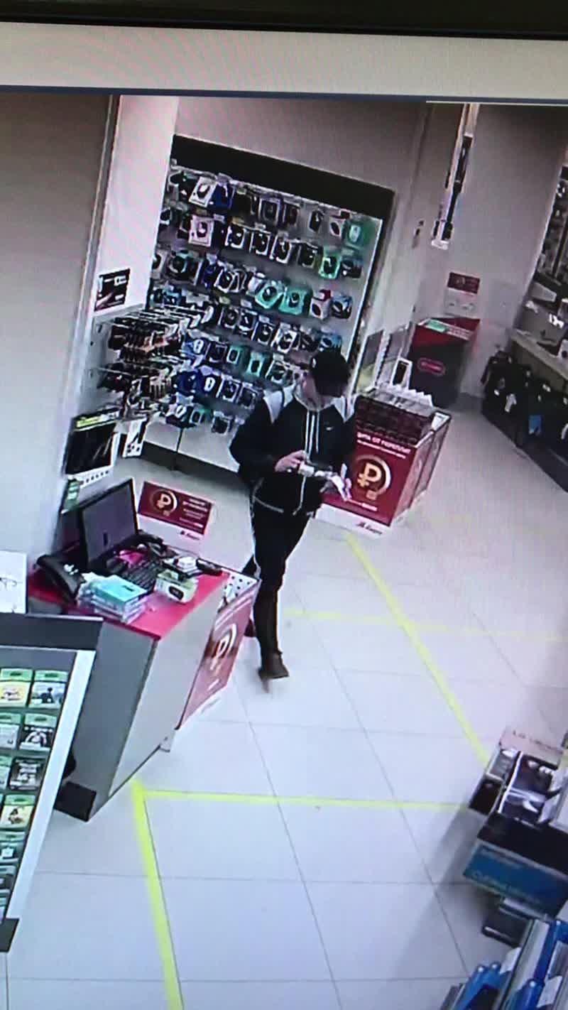 Вчера в 20:09 в магазине М-Видео ("ТЦ Полет") украли наушники 3 упаковки на сумму 5000 тыс.руб. Прос...