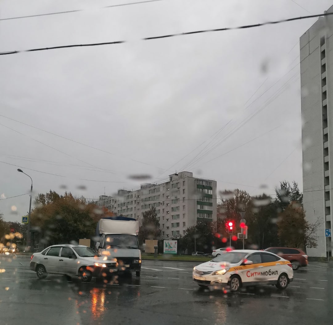 Перекрёсток Севастопольского проспекта и ул. Винокурова.